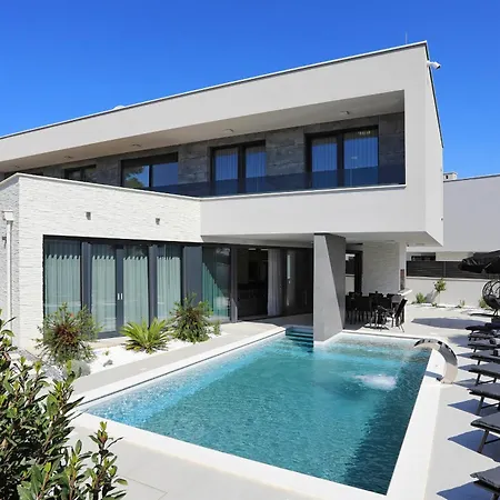 033 - Adriatic Luxury וילה